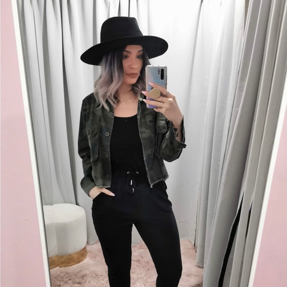 Rag Poets Cropped Camo Shirt - Picture 7 of 8